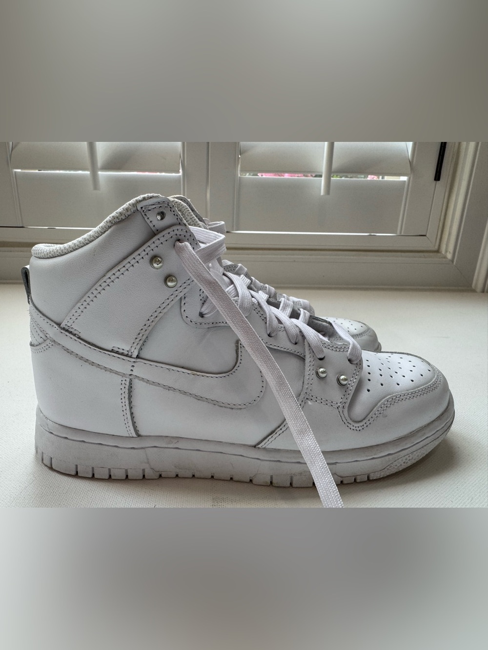 Nike Dunk High SE Pearl Studs Triple White Sneakers Women’s Size 7.5 DM7607-100